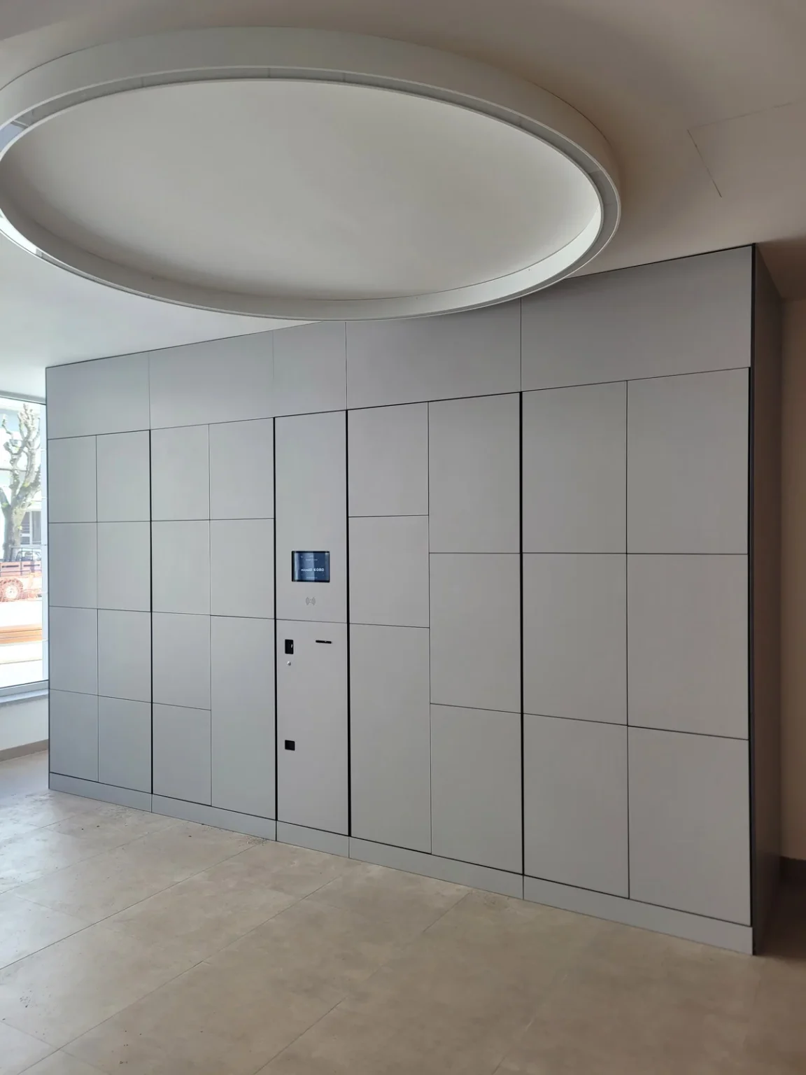 Tableau comparatif entre la gestion manuelle des bagages et un casier bagagerie connecté automatique pour professionnels de l'hospitality